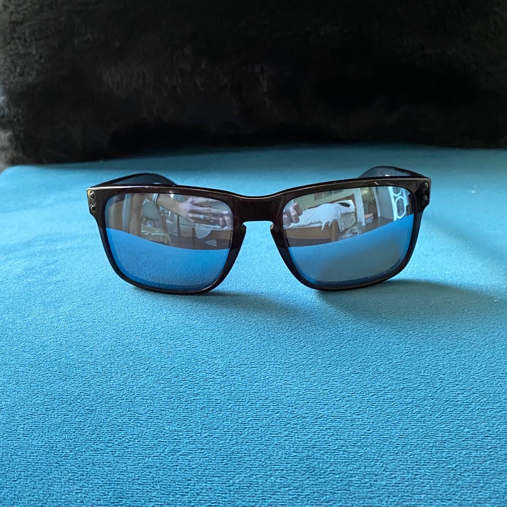 Men’s Oakley Blue Mirrored Holbrook Sunglasses